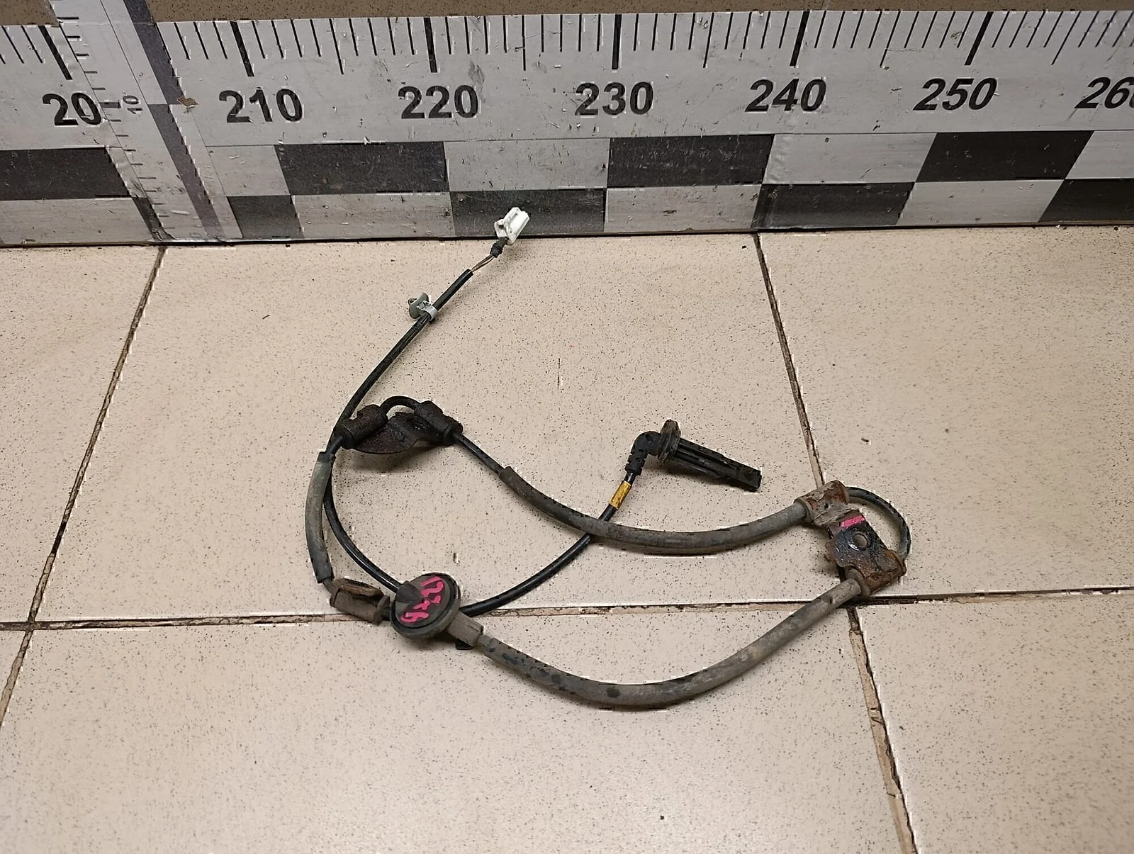 Датчик ABS задний правый Hyundai-KIA Tucson 2004-2010