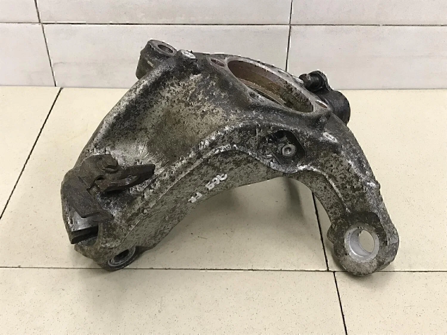 Кулак поворотный передний правый Audi Passat [B6] 2005-2010 - миниатюра 3
