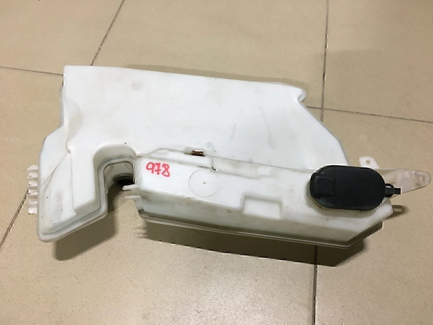 Бачок омывателя лобового стекла NISSAN Almera (G15) 2013> - миниатюра 2