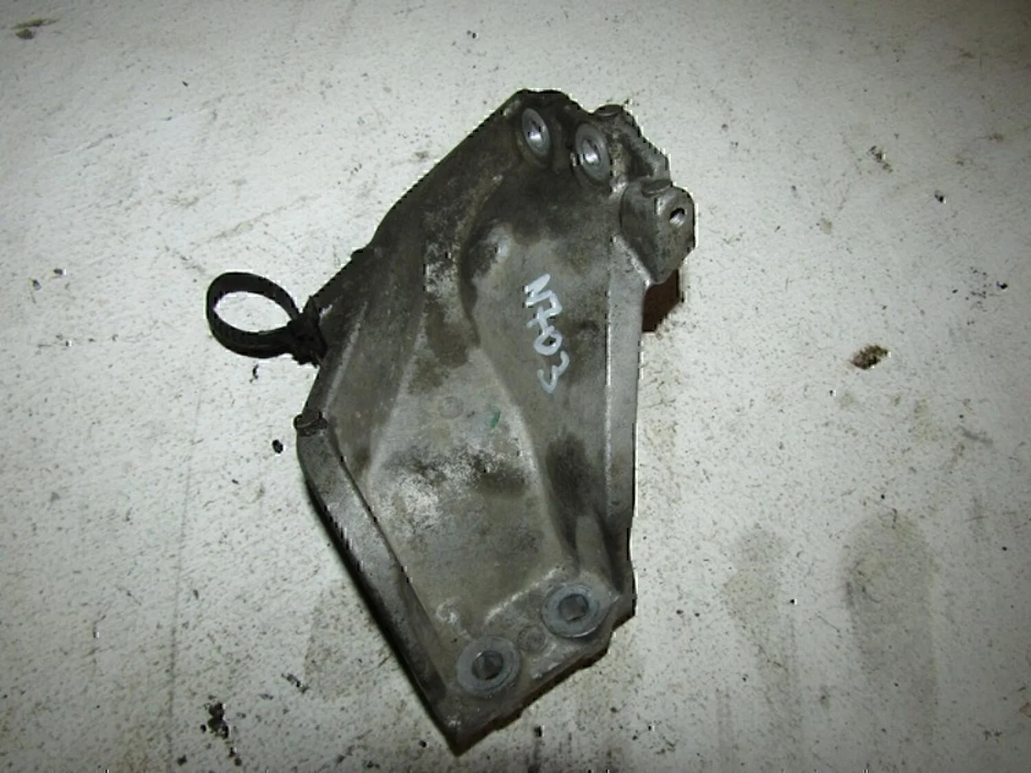 Кронштейн двигателя NISSAN Almera N15 1995-2000 - изображение 1