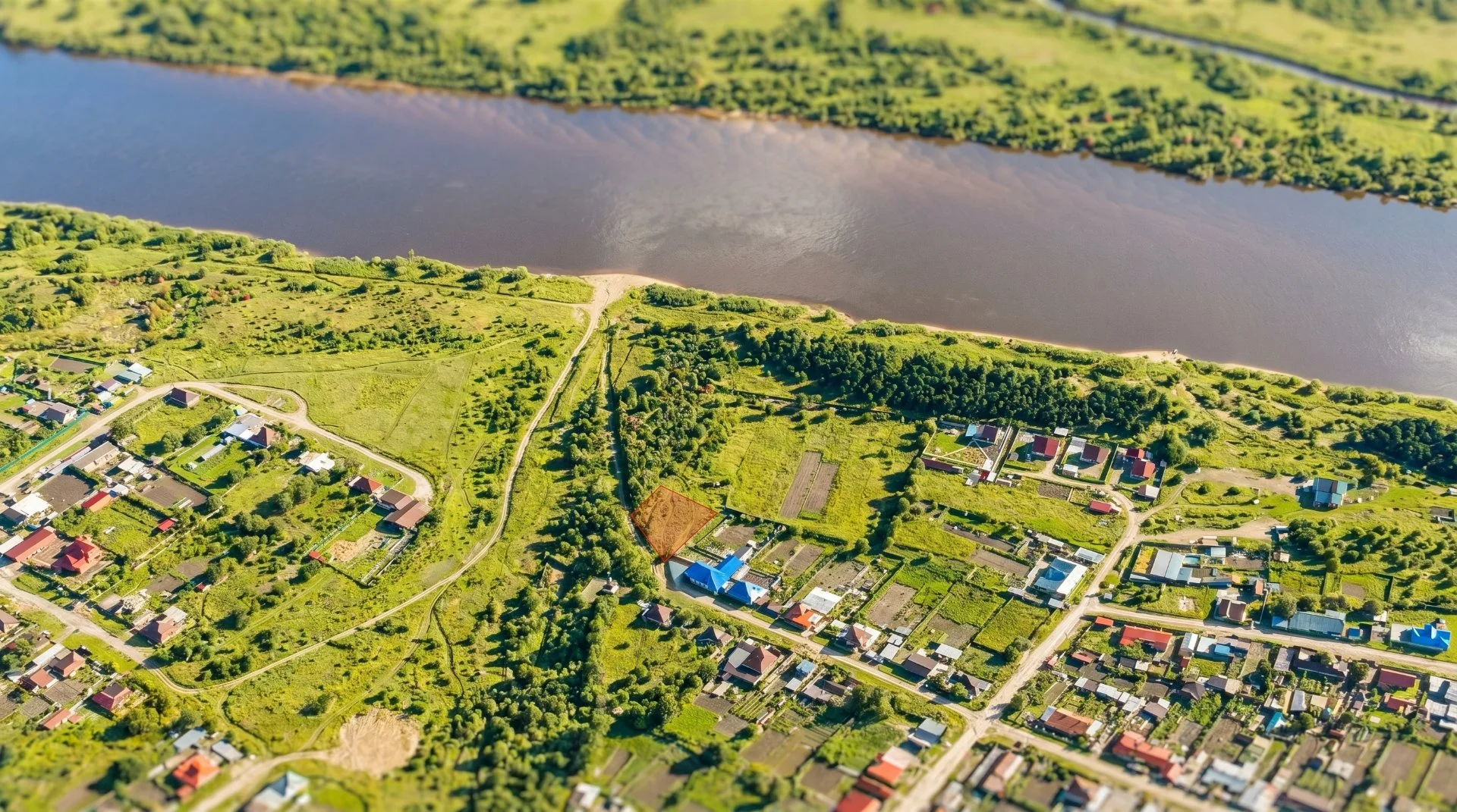 Участок у реки Колва