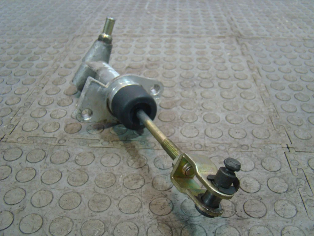 Daewoo Nexia Цилиндр сцепления главный - миниатюра 4