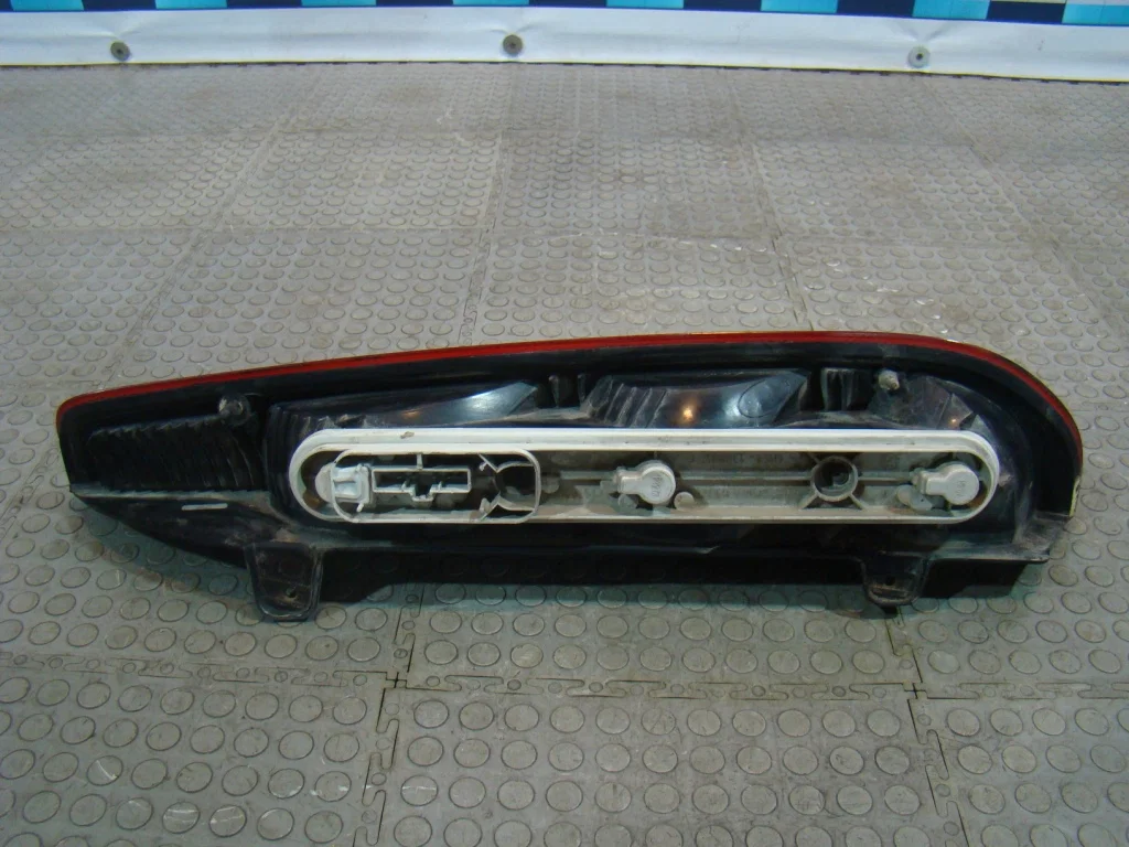 Ford Focus 2 Фонарь задний левый универсал - миниатюра 7
