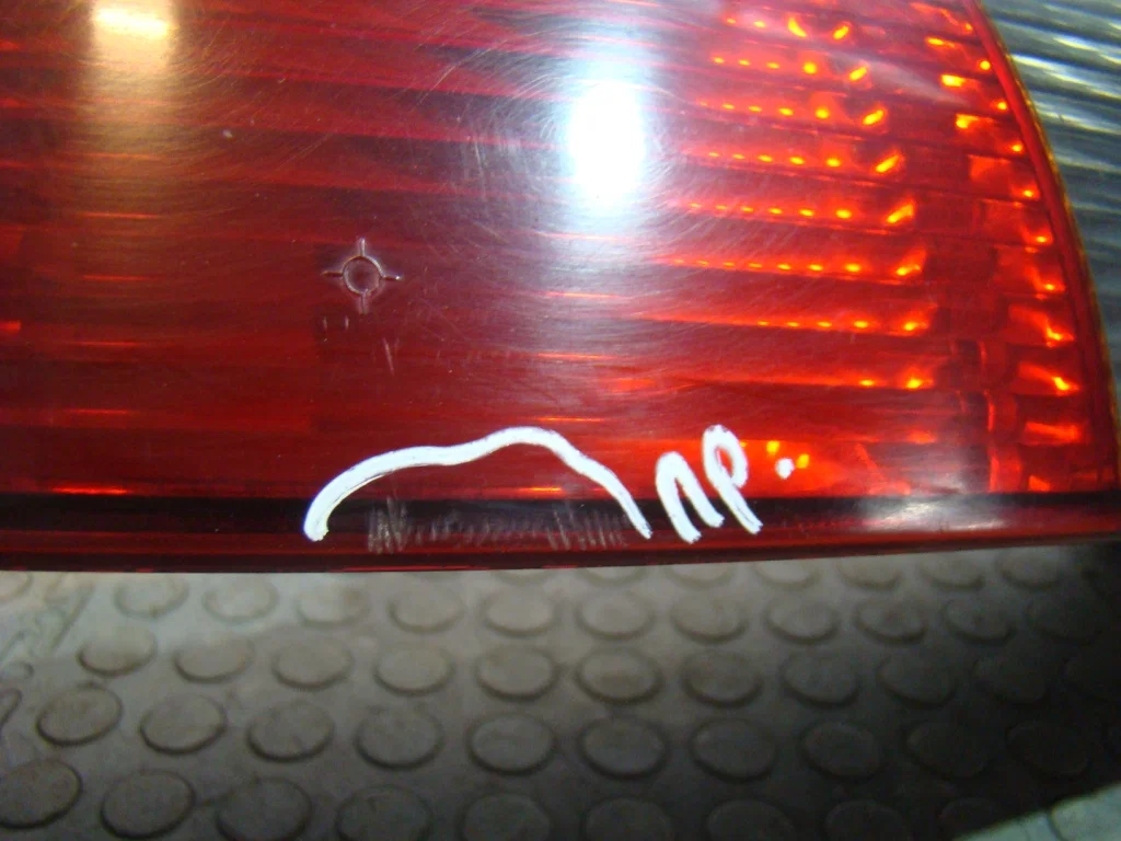 Ford Focus 2 Фонарь задний правый универсал - миниатюра 3