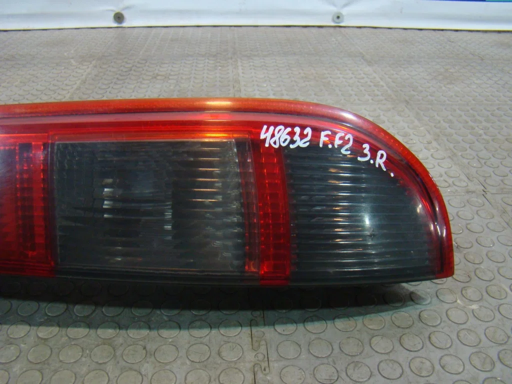 Ford Focus 2 Фонарь задний правый универсал - миниатюра 4
