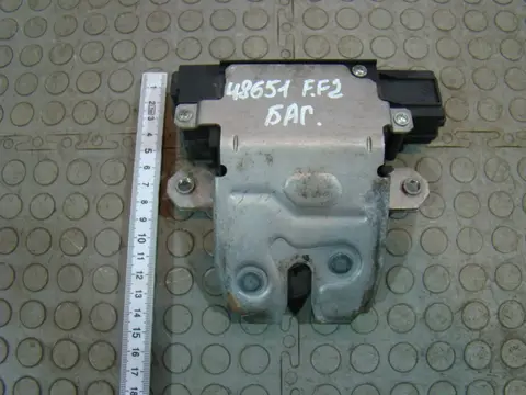Ford Focus 2 Замок багажника