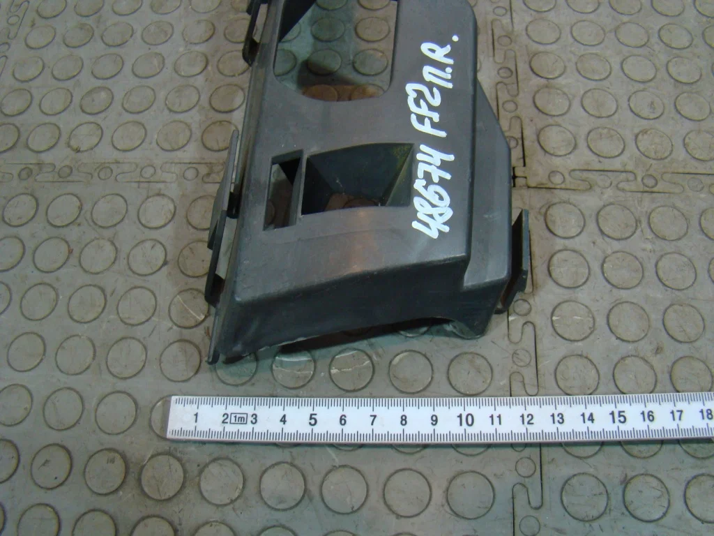 Ford Focus 2 Кронштейн переднего бампера правый - миниатюра 2