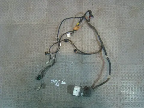 Проводка двери передней правой SsangYong Rexton I (8271008032)