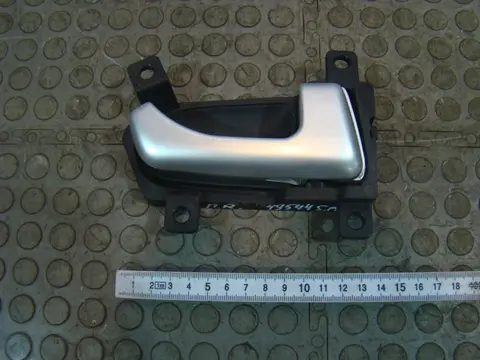Ручка двери внутренняя правая Kia Sportage 3 SL 826203U000