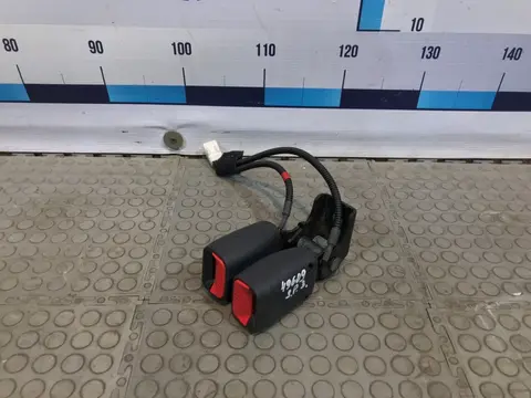 Ответная часть ремня безопасности задняя центральная левая Kia Sportage 3 SL 898303U200WK