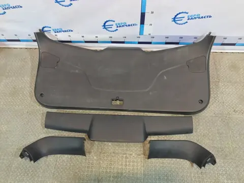 Обшивка двери багажника Kia Sportage 3 SL (817503U000WK / 817603U000WK / 817403U000WK / 817303U000WK)