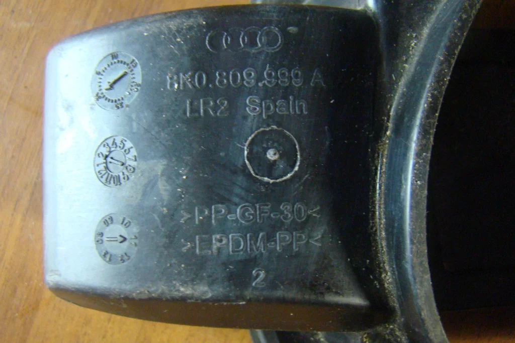 Audi A4 B8 Ниша лючка бензобака - миниатюра 3