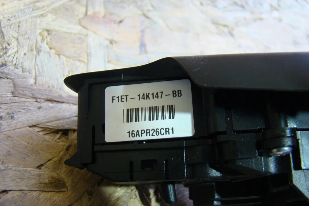 Ford Focus 3 Кнопка многофункциональная - миниатюра 3