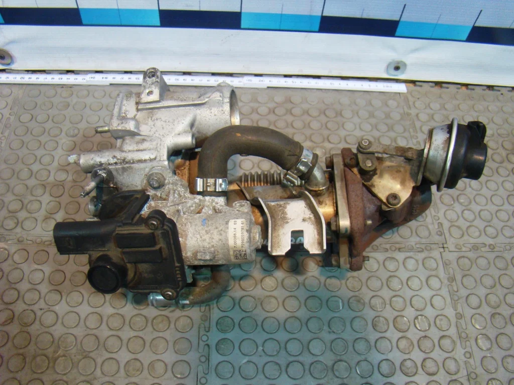 Nissan Qashqai J10 Радиатор системы EGR - миниатюра 2