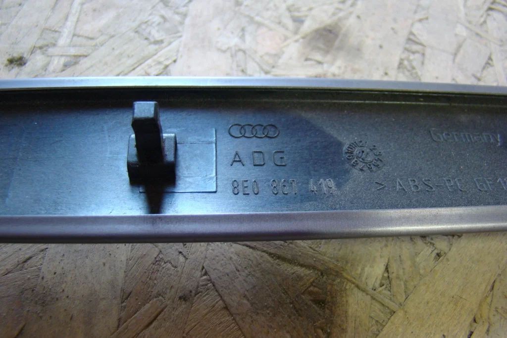 Audi A4 B7 Накладка обшивки двери задней левой - миниатюра 4