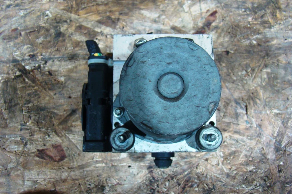 Nissan Note Блок ABS (насос) - миниатюра 6