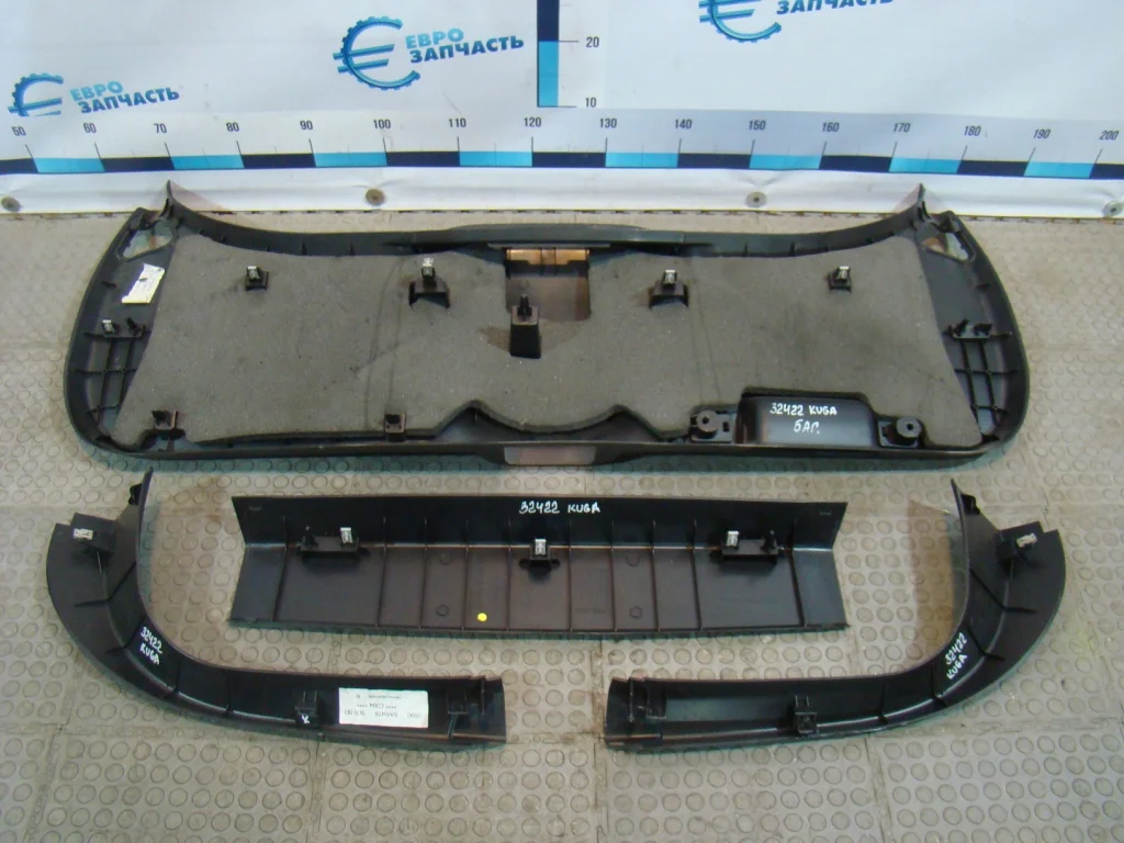 Ford Kuga 1 Обшивка двери багажника - миниатюра 2