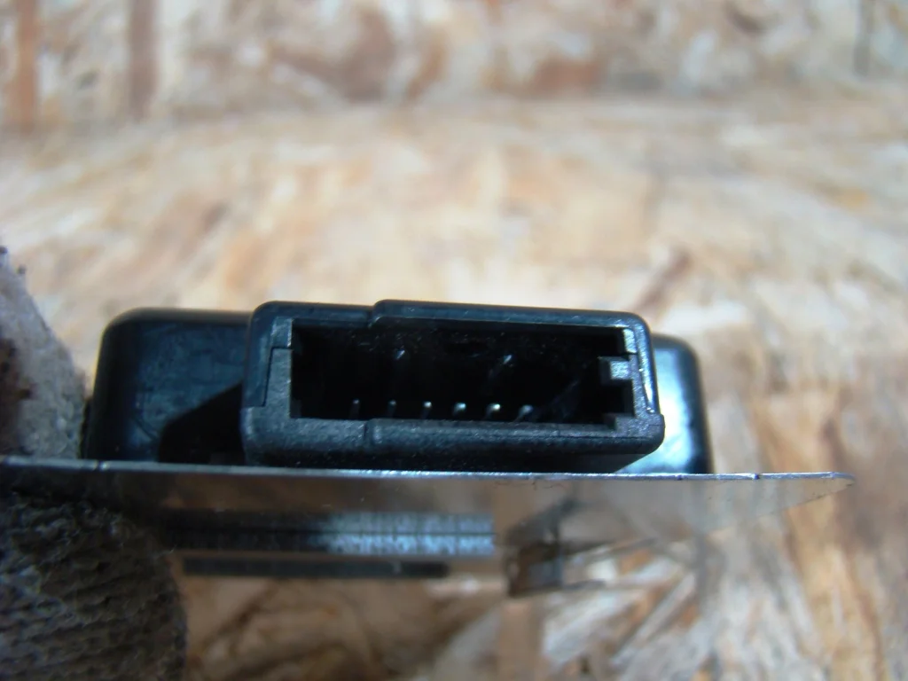 Ford Explorer Антенна GPS - миниатюра 6