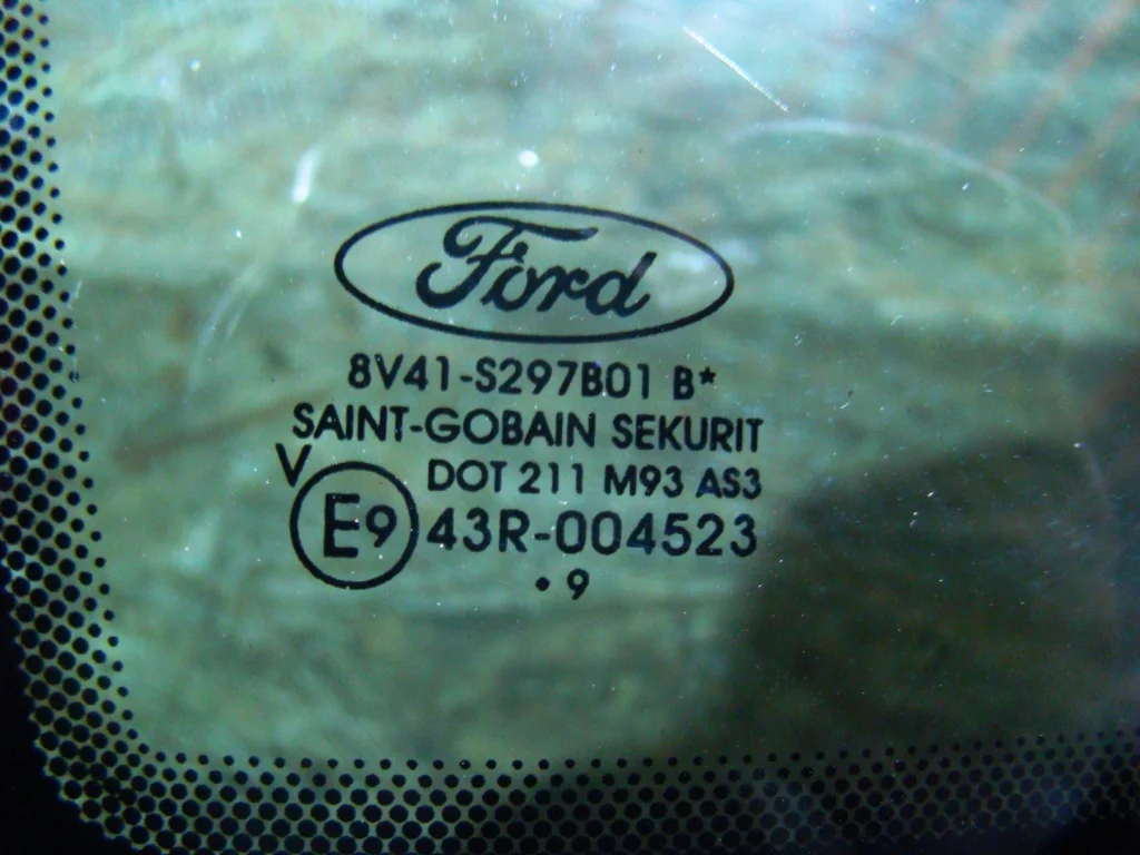 Ford Kuga 1 Стекло кузовное глухое левое - миниатюра 2