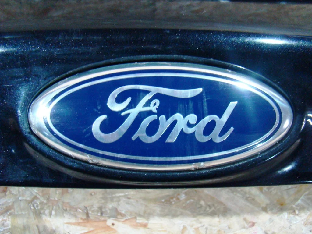 Ford Kuga 1 Дверь багажника верхняя - миниатюра 9