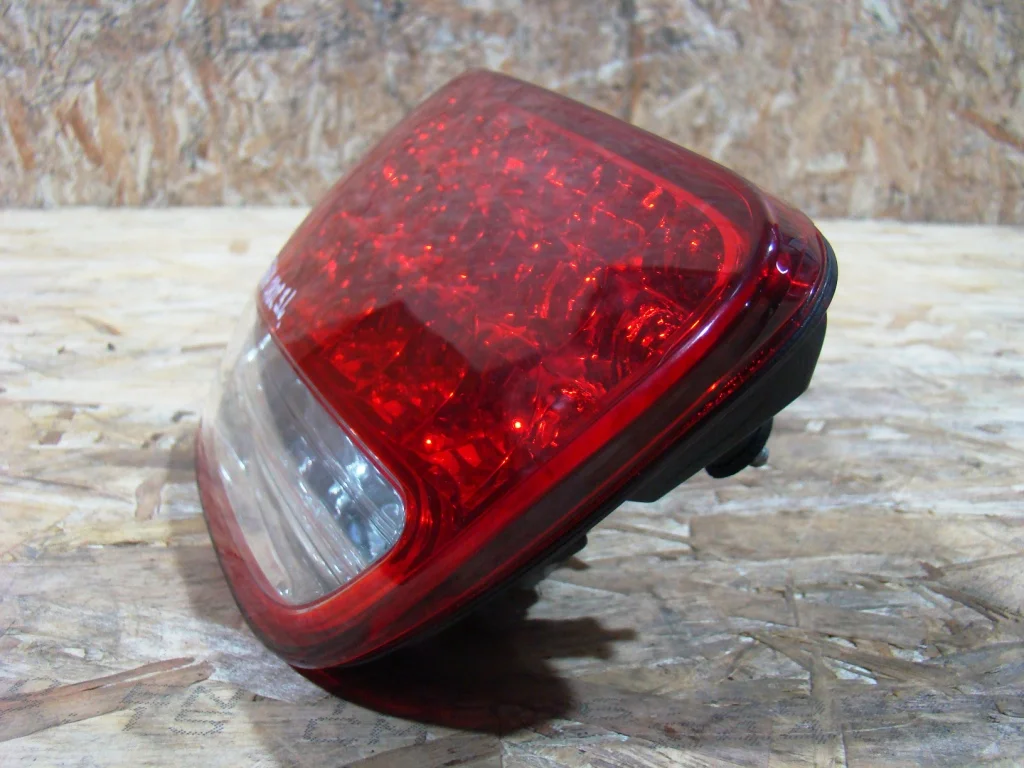 Citroen C-Crosser Фонарь задний внутренний левый - миниатюра 3