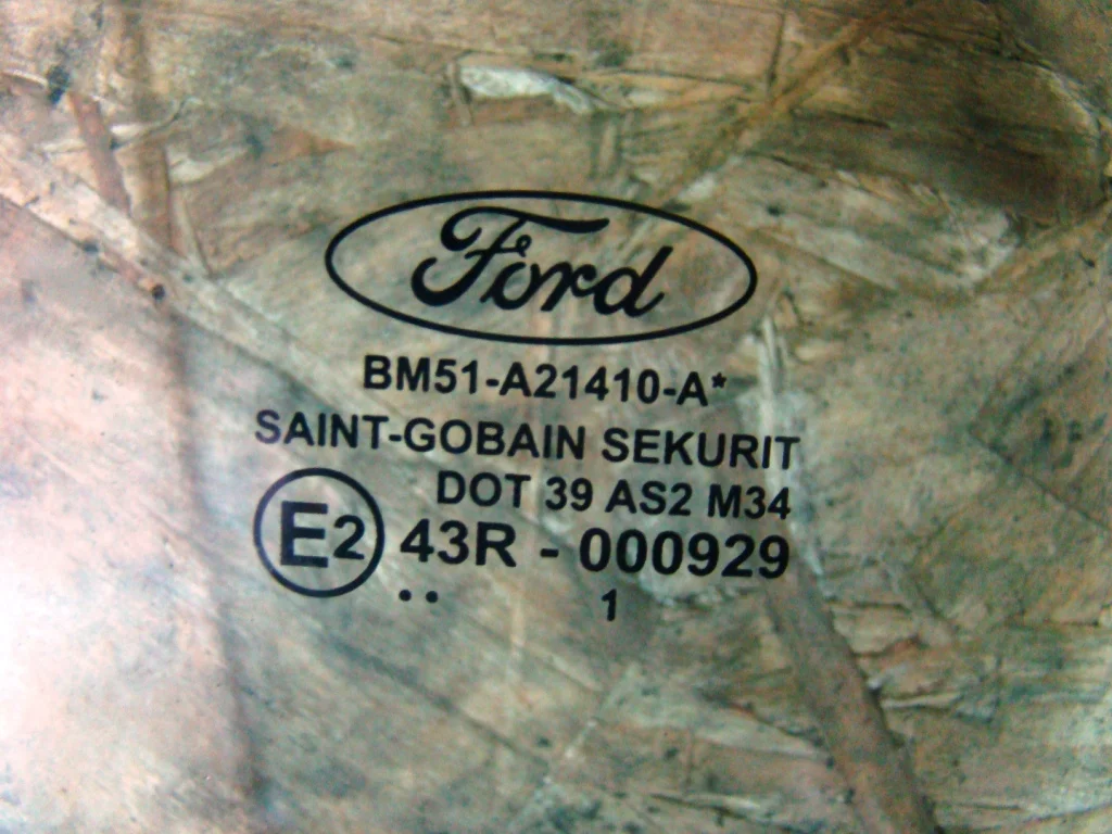 Ford Focus 3 Стекло двери передней правой - миниатюра 2