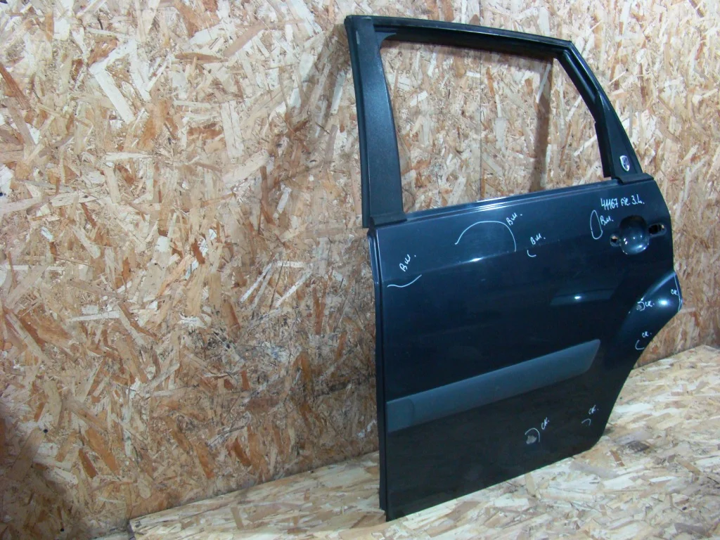 Ford Fiesta 5 Дверь задняя левая - миниатюра 2