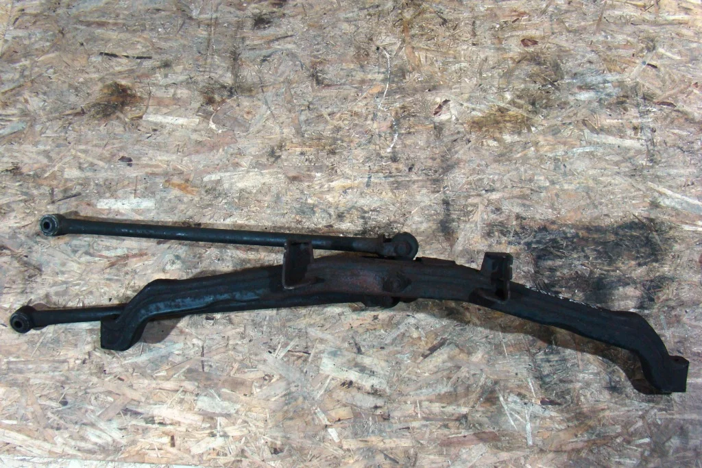 Opel Astra J Кронштейн задней балки - миниатюра 8