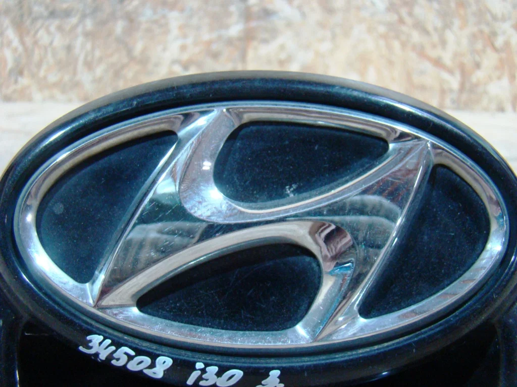 Hyundai i30 Накладка двери багажника - миниатюра 2