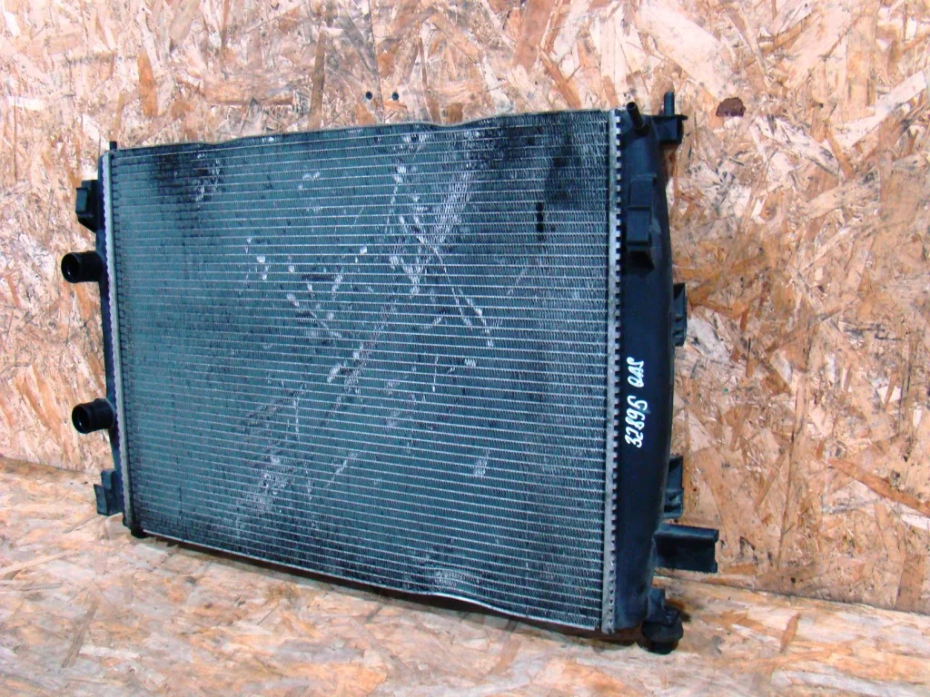 Nissan Qashqai J10 Радиатор основной - миниатюра 3