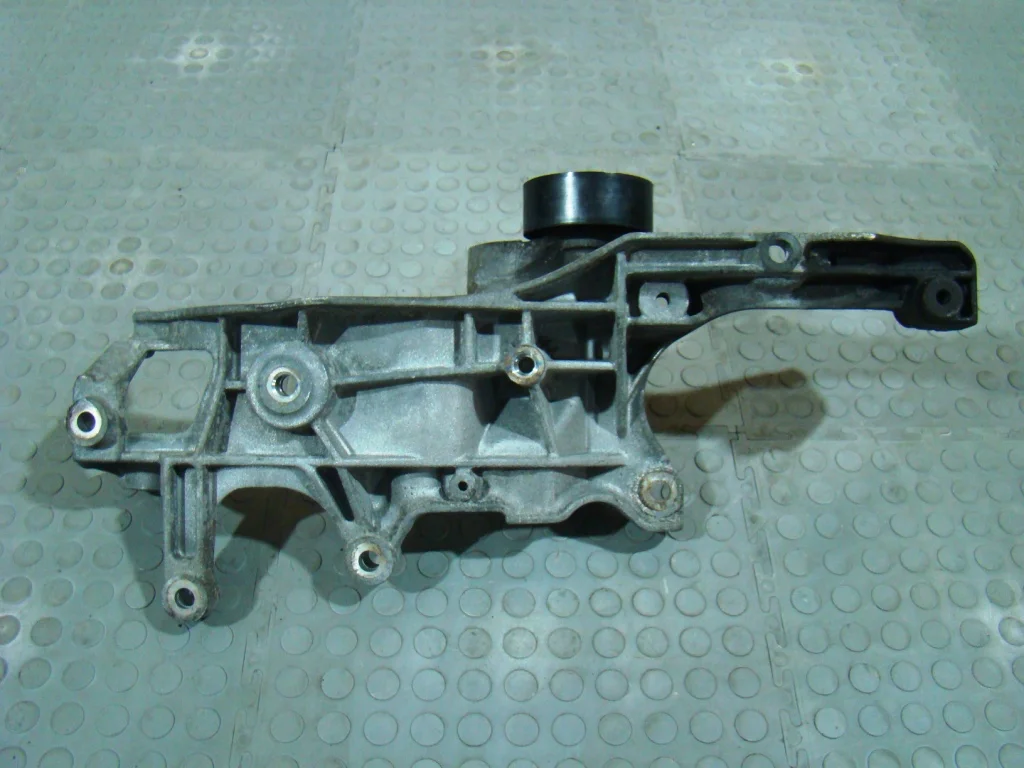 Ford Kuga 2 Кронштейн генератора - миниатюра 3