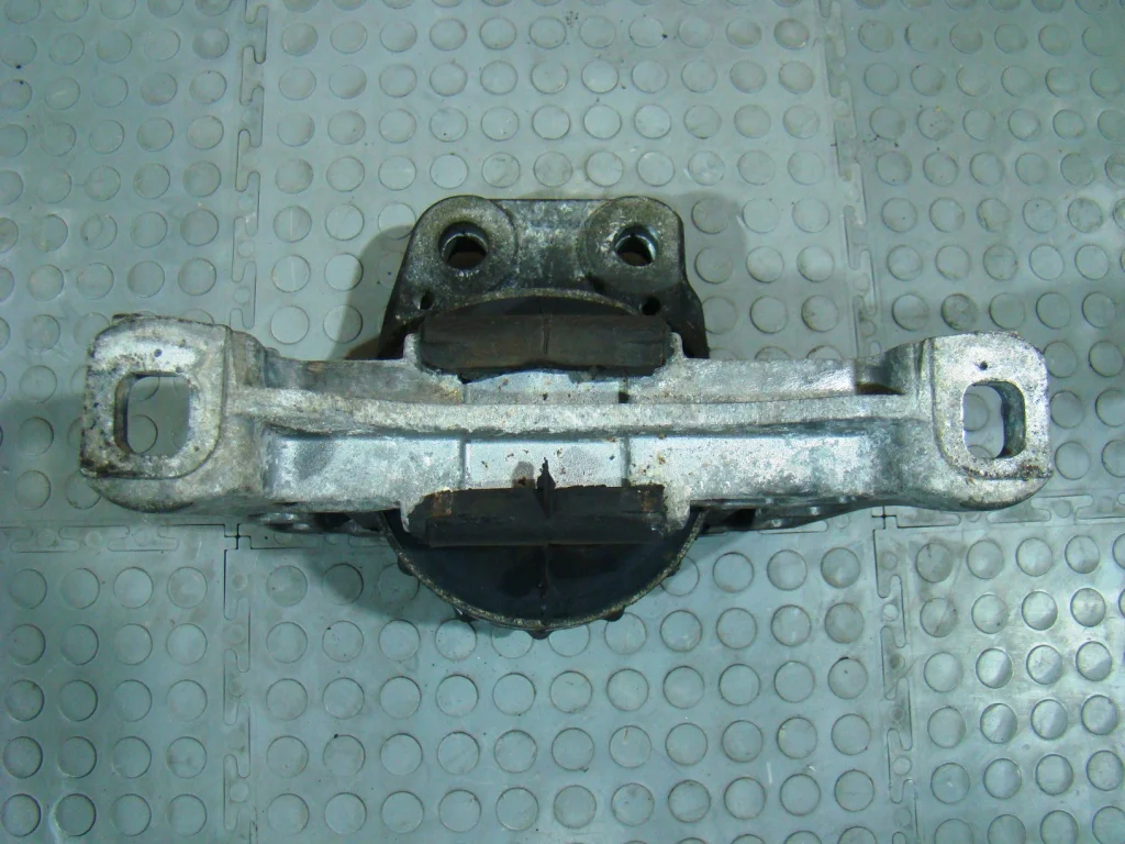 Ford Kuga 2 Опора двигателя правая - миниатюра 9