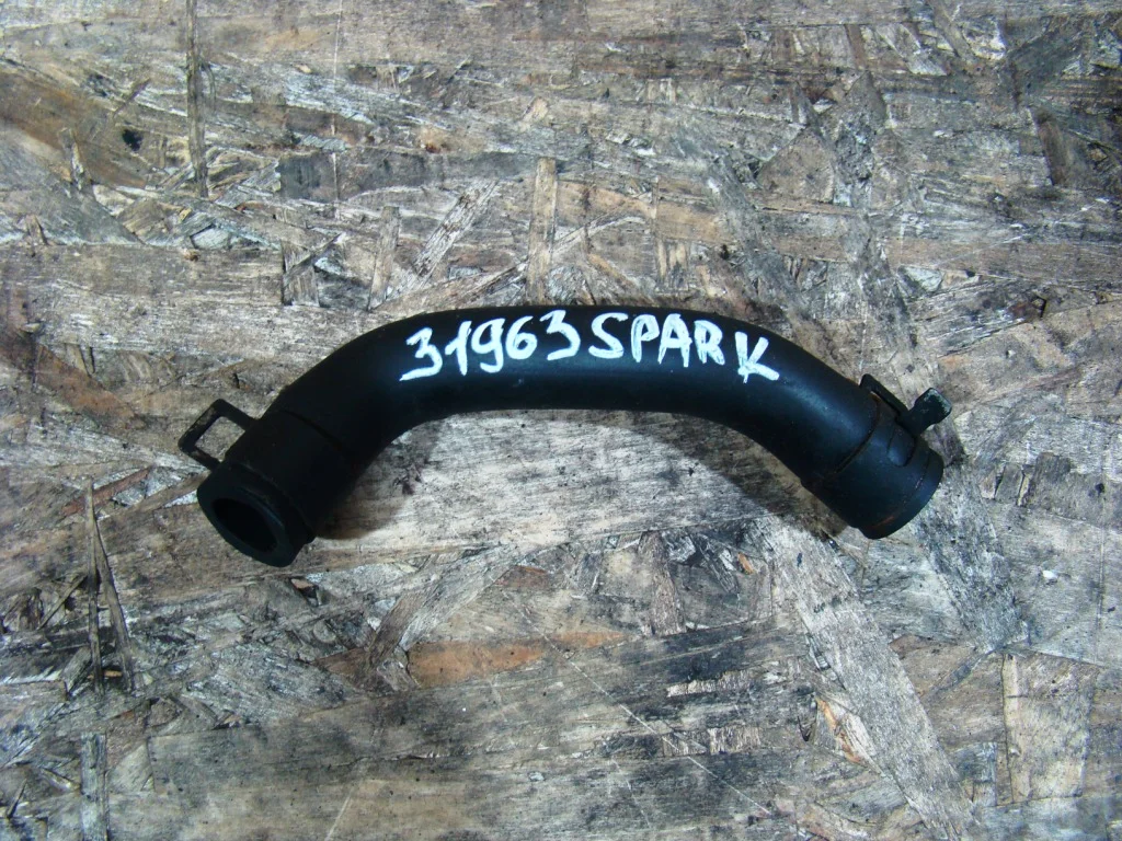 Spark M300 Шланг вентиляции картерных газов - изображение 1