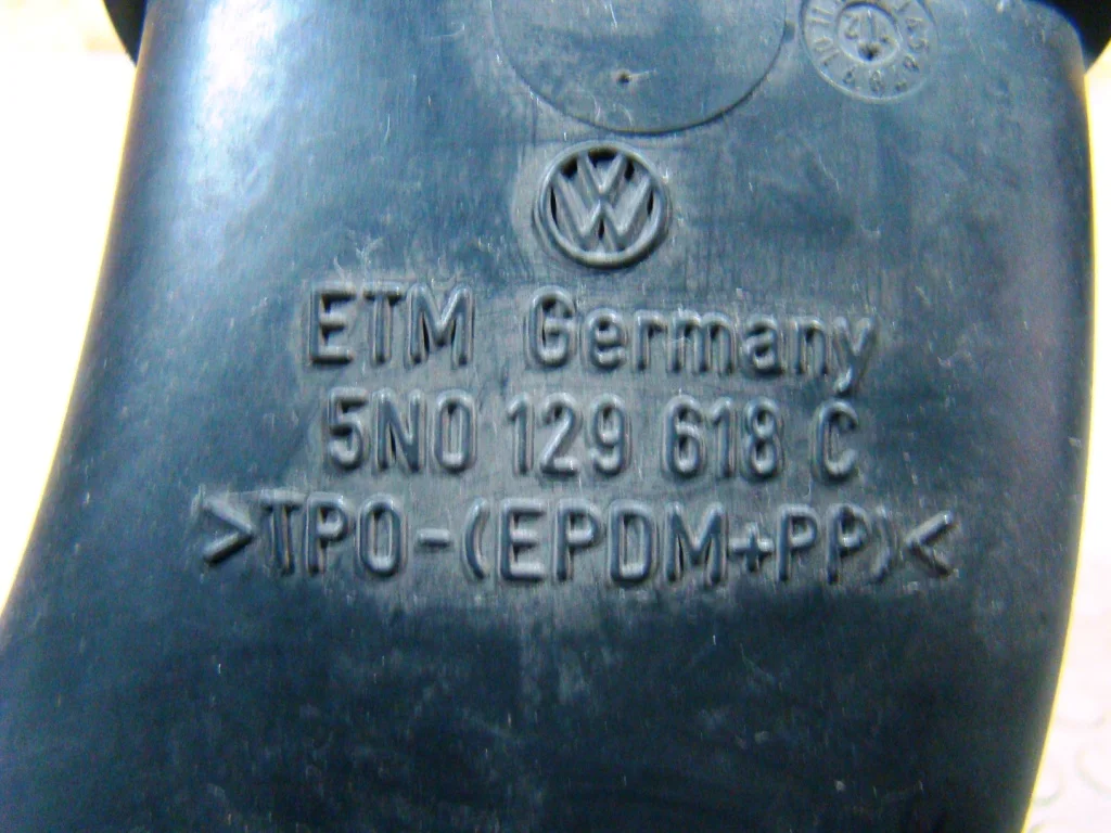 VW Tiguan 1 Патрубок воздушного фильтра - миниатюра 6