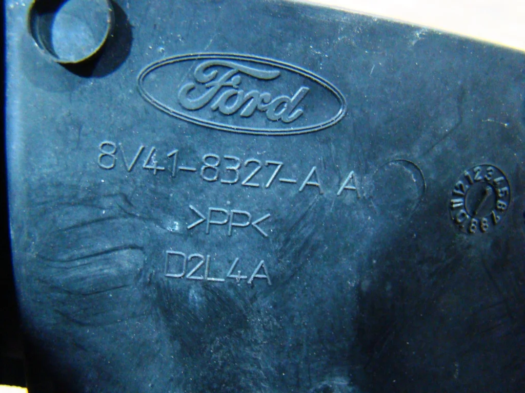 Ford Kuga 1 Воздуховод радиатора левый - миниатюра 4