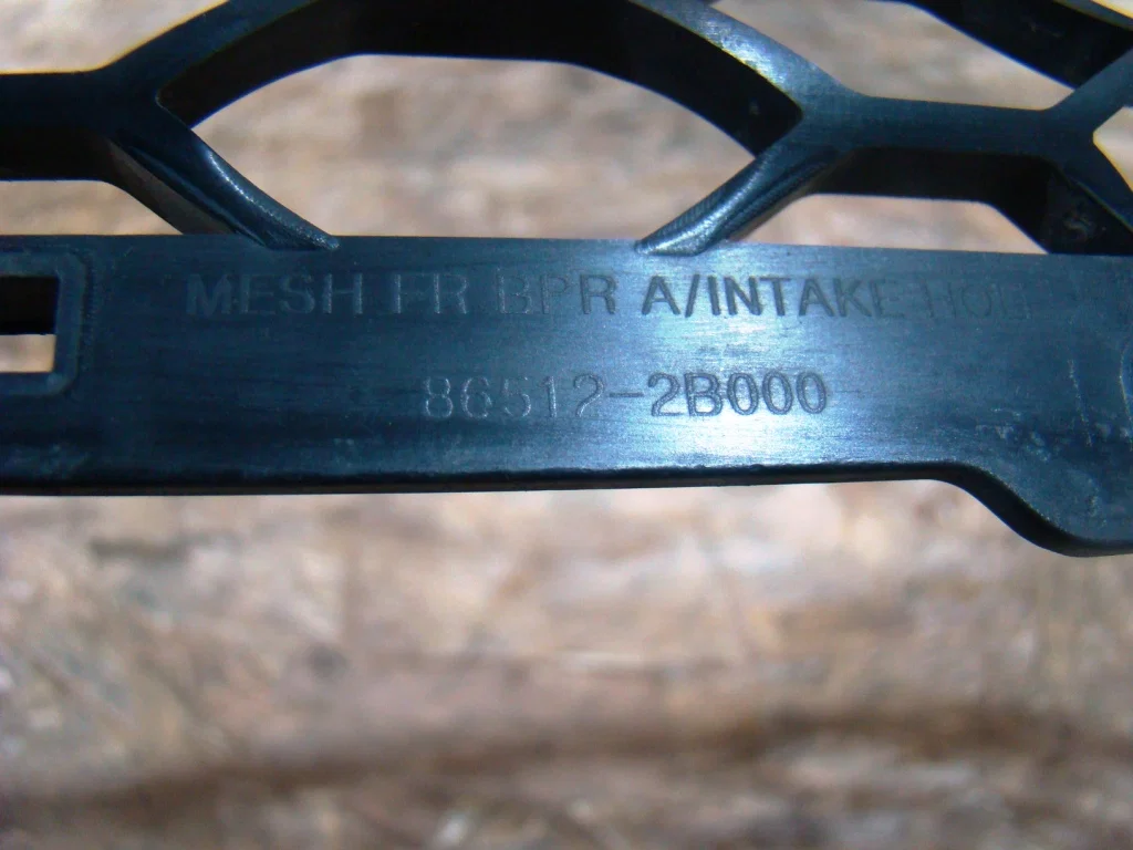 Hyundai Santa Fe CM Решетка в бампер центральная - миниатюра 8