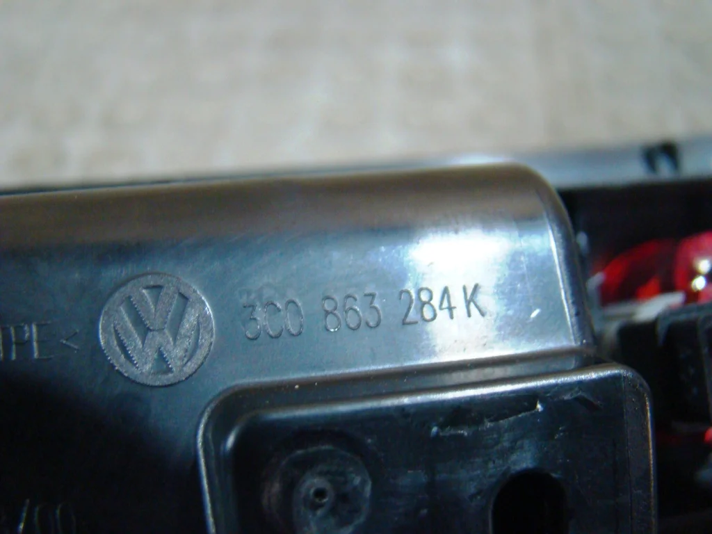 VW Passat B7 Пепельница передняя - миниатюра 8