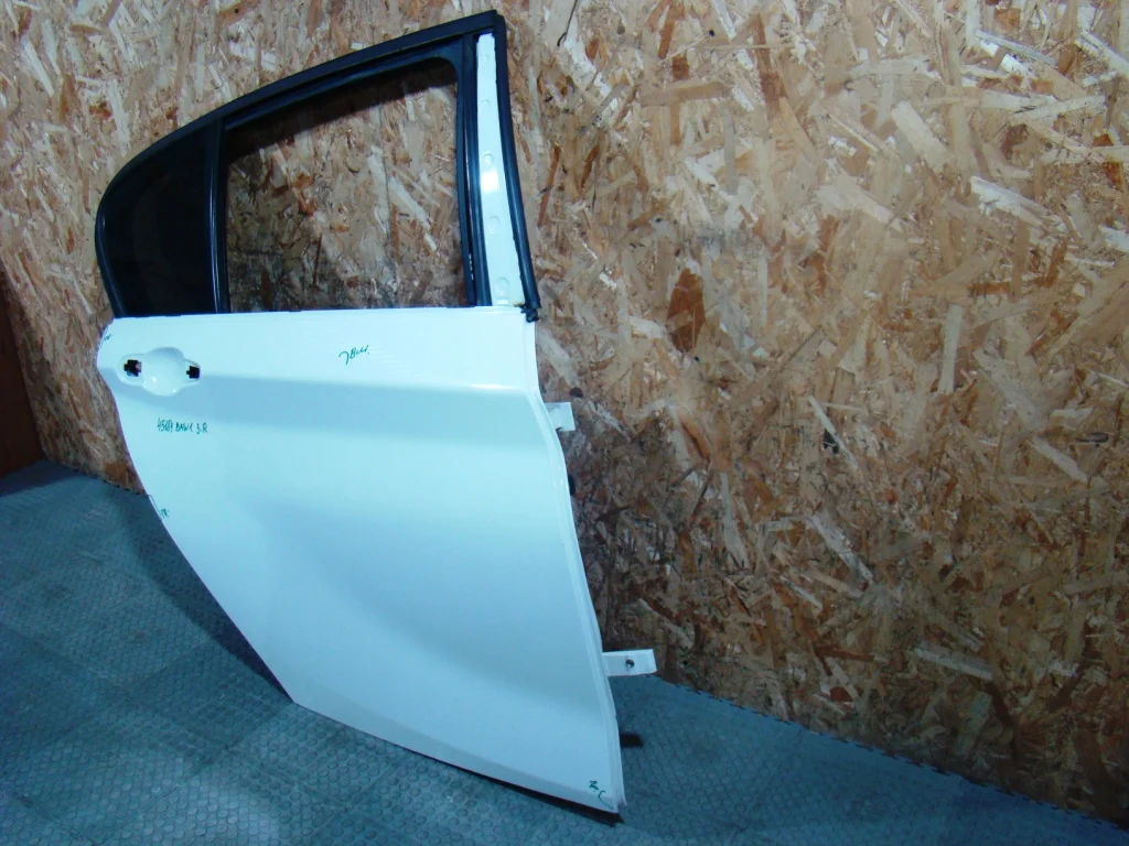 BMW 1 F20 Дверь задняя правая - миниатюра 3
