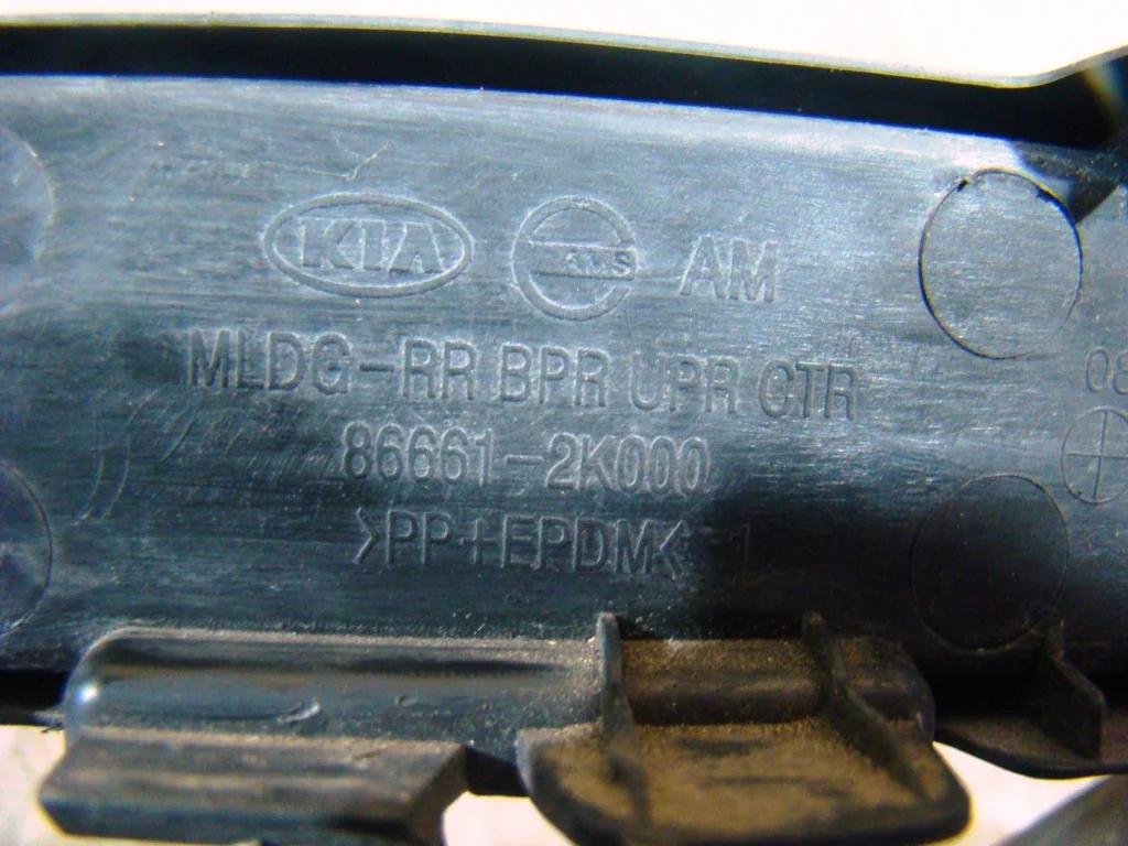 KIA Soul 1 Молдинг заднего бампера центральный - миниатюра 10