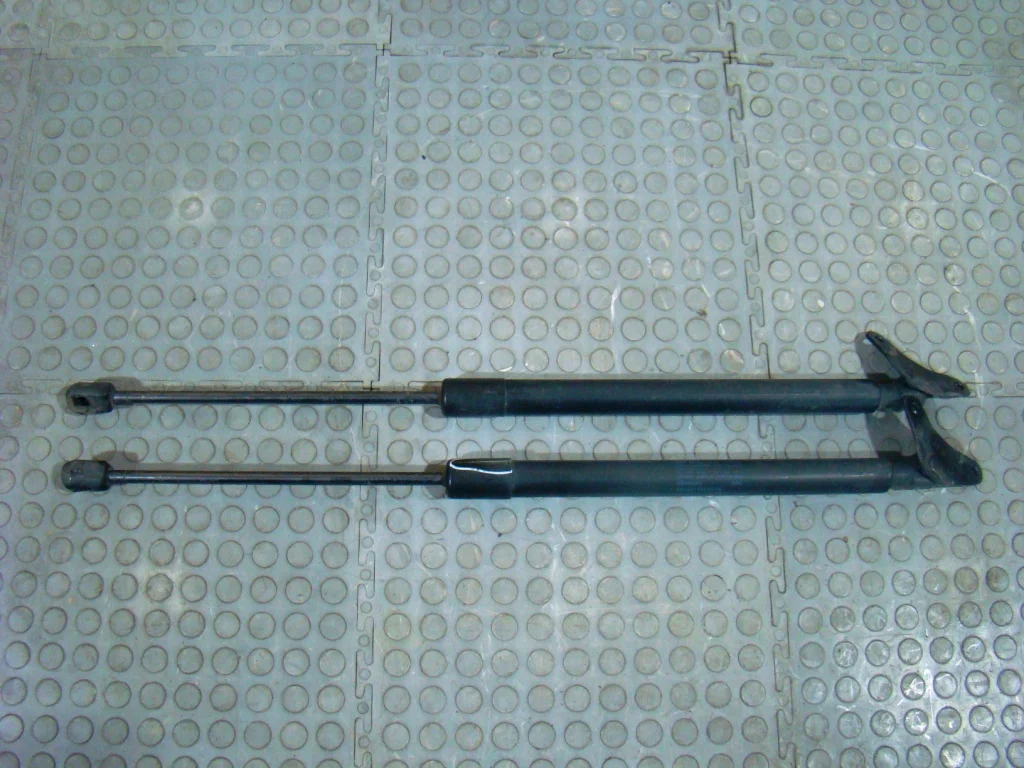 VW Tiguan 1 Амортизатор двери багажника - миниатюра 2