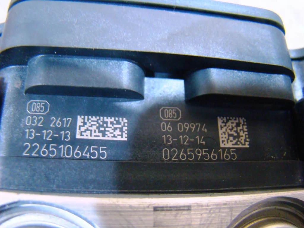 Nissan Qashqai J11 Блок ABS (насос) - миниатюра 3