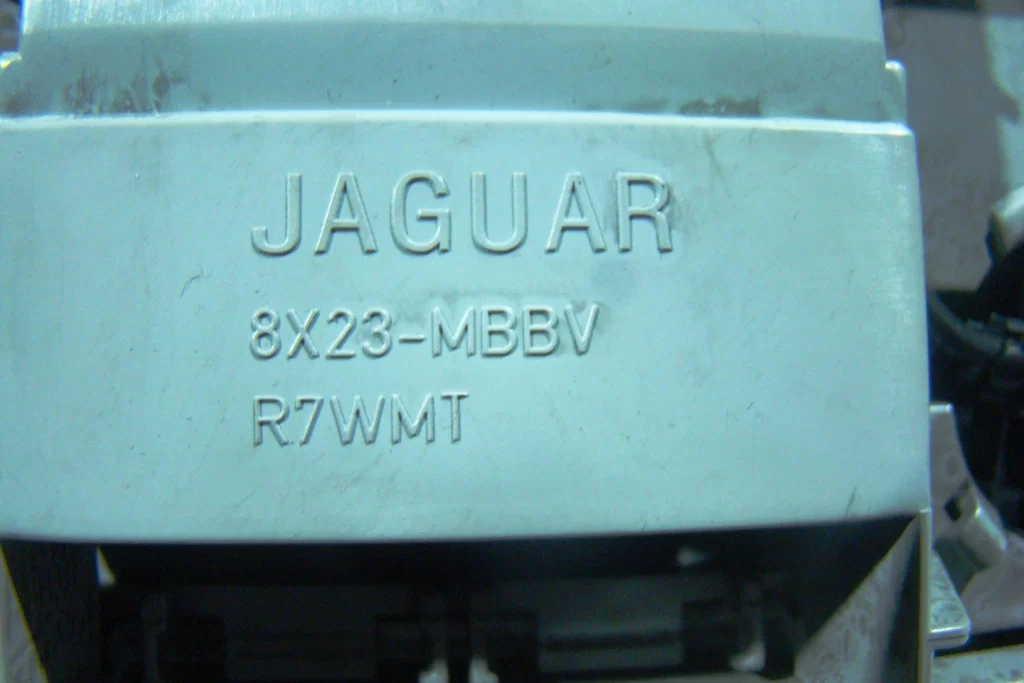 Jaguar XF Плафон салонный - миниатюра 5