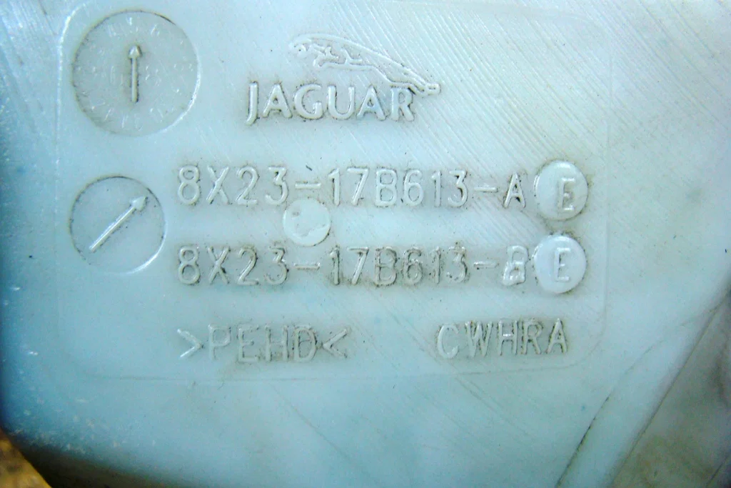 Jaguar XF Бачок омывателя лобового стекла - миниатюра 2