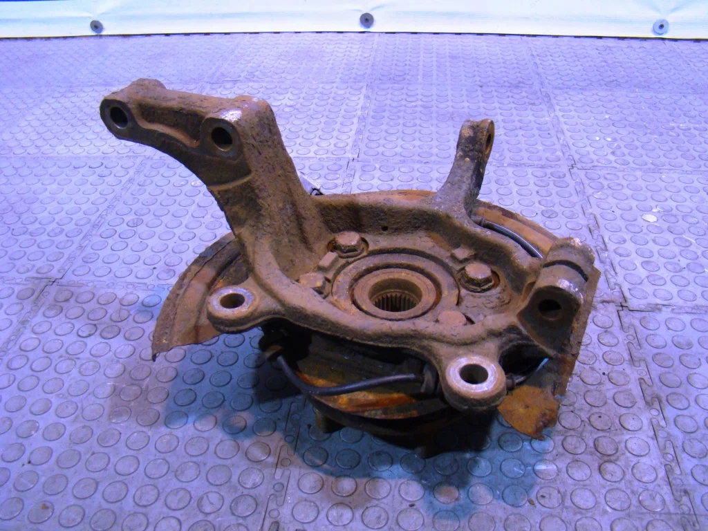 Nissan Qashqai J10 Кулак поворотный передний правый - миниатюра 8