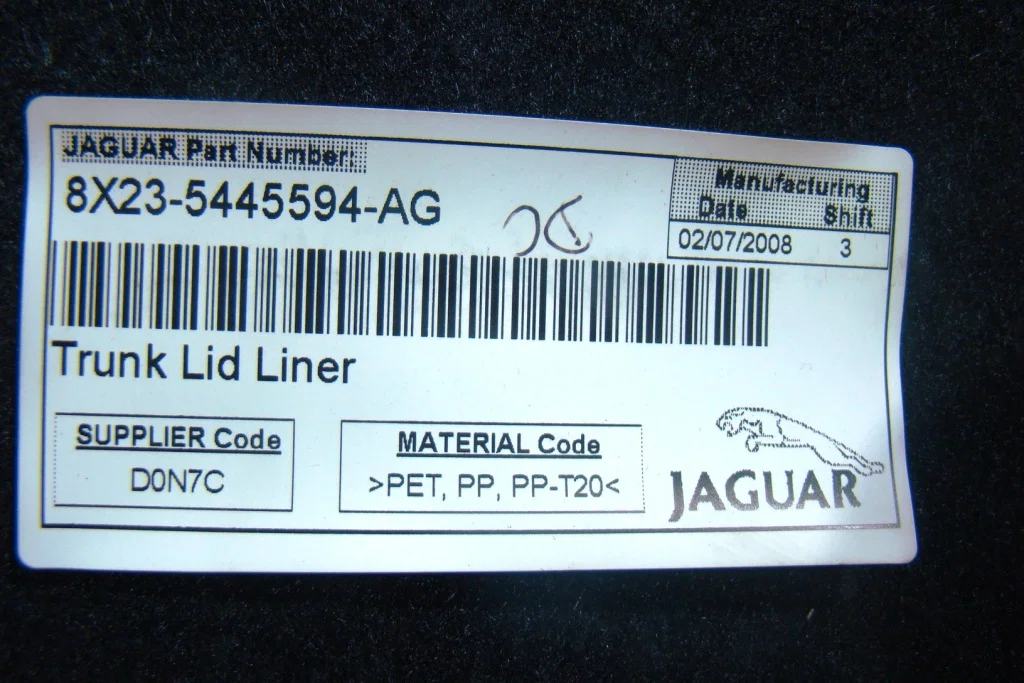 Jaguar XF Обшивка крышки багажника - миниатюра 4