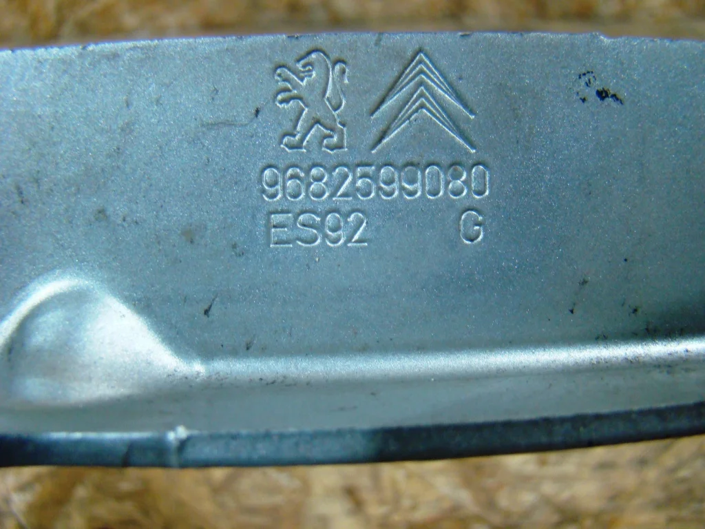 Peugeot 3008 Петля капота левая - миниатюра 4