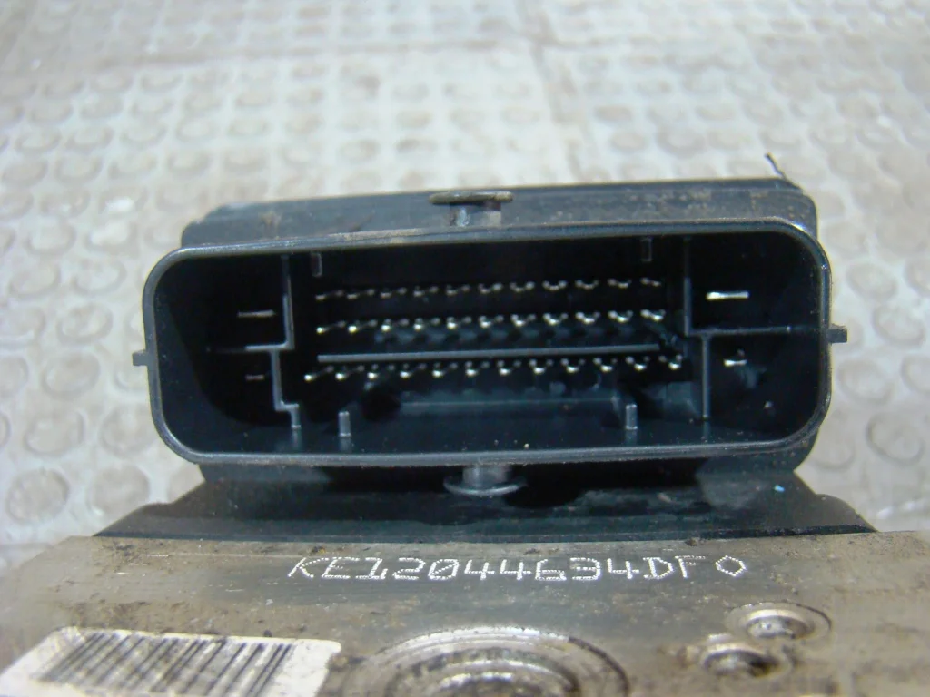 VW Passat B7 Блок ABS (насос) - миниатюра 7
