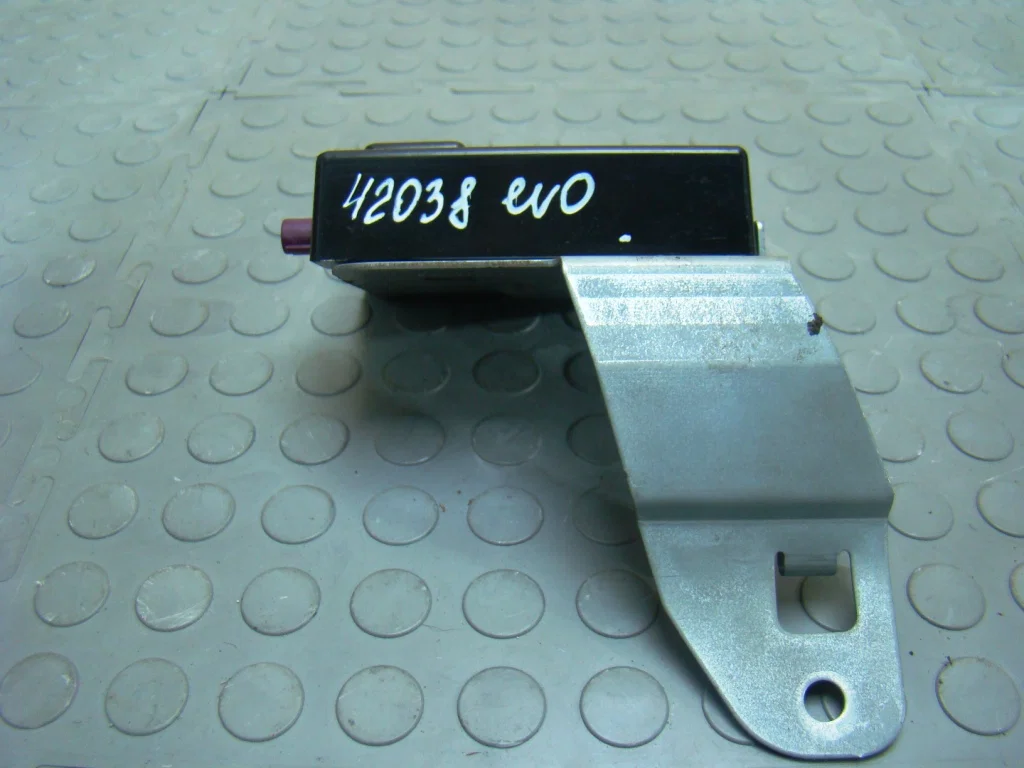 Range Rover Evoque Антенна GSM - миниатюра 3