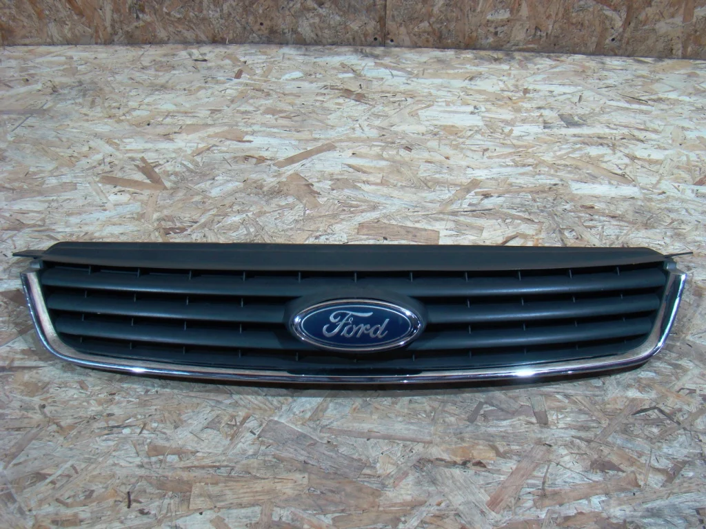 Ford Kuga 1 Решетка радиатора - изображение 1