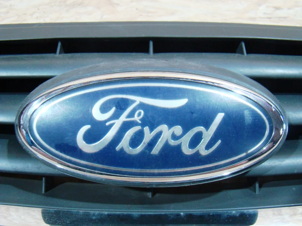 Ford Kuga 1 Решетка радиатора - миниатюра 2